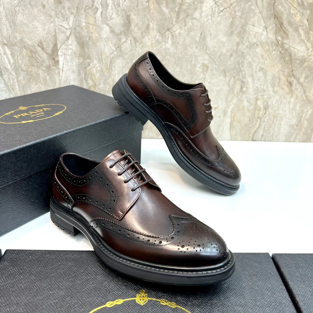 Original order quality: P580 Brand: PRADA (Prada) Standard code: Men's size 38/44 (45 can be customized) Grade: Same style as the official website High-quality men's shoes Material: Original cowhide Water-dyed cowhide lining Rubber outsole Style categories: Men's fashionable formal leather shoes Slip-on men's shoes series Young fashion European and American trends British style Top luxury Color: Actual picture